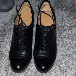 Black leather Nine West lace up shoes